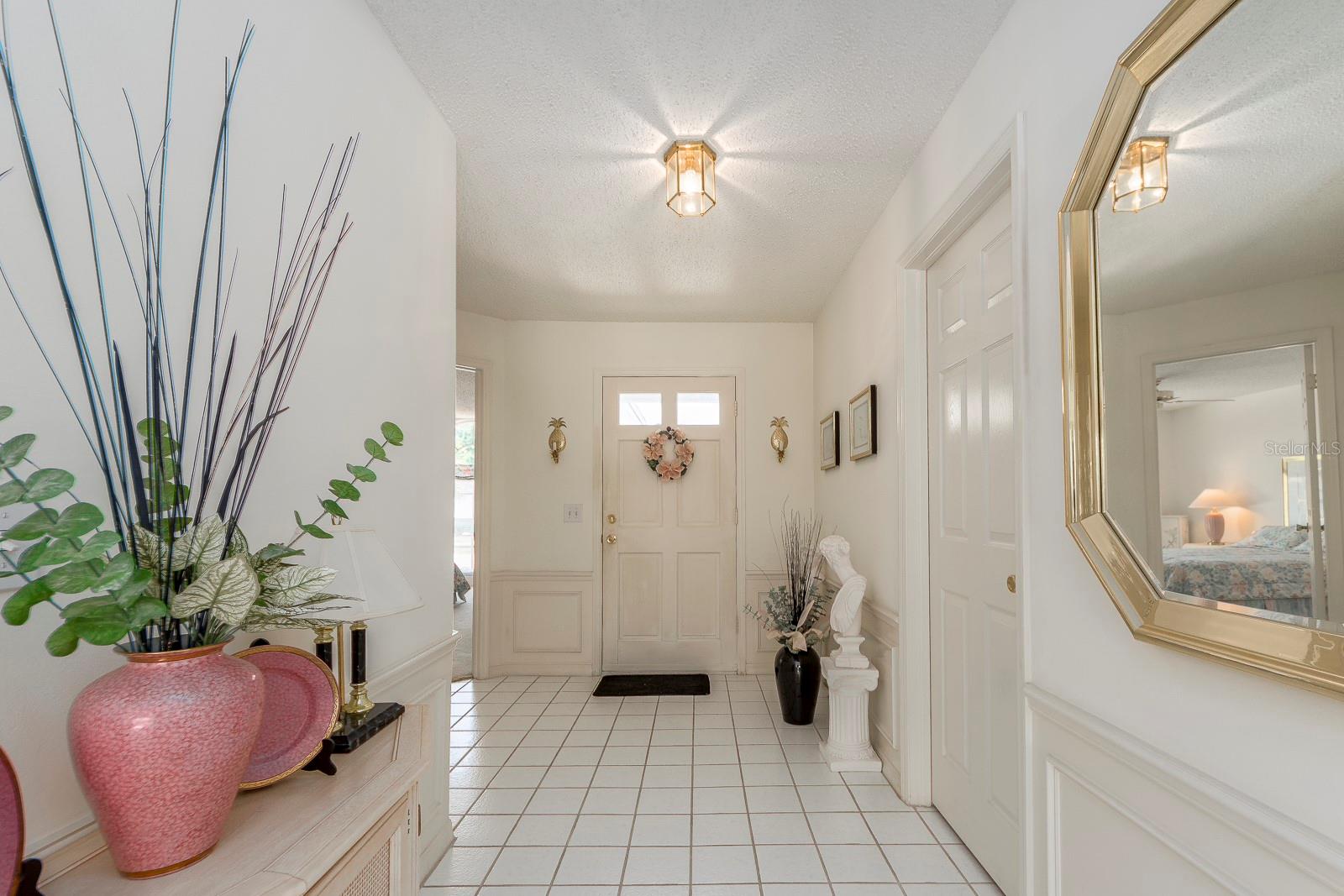 Listing photo id 2 for 3048 Jodi Lane