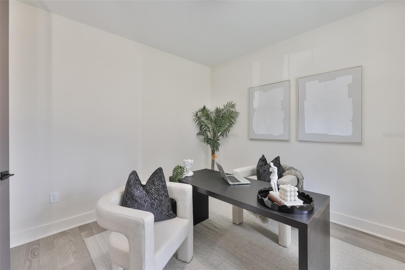 Listing photo id 11 for 3315 Rogers Avenue