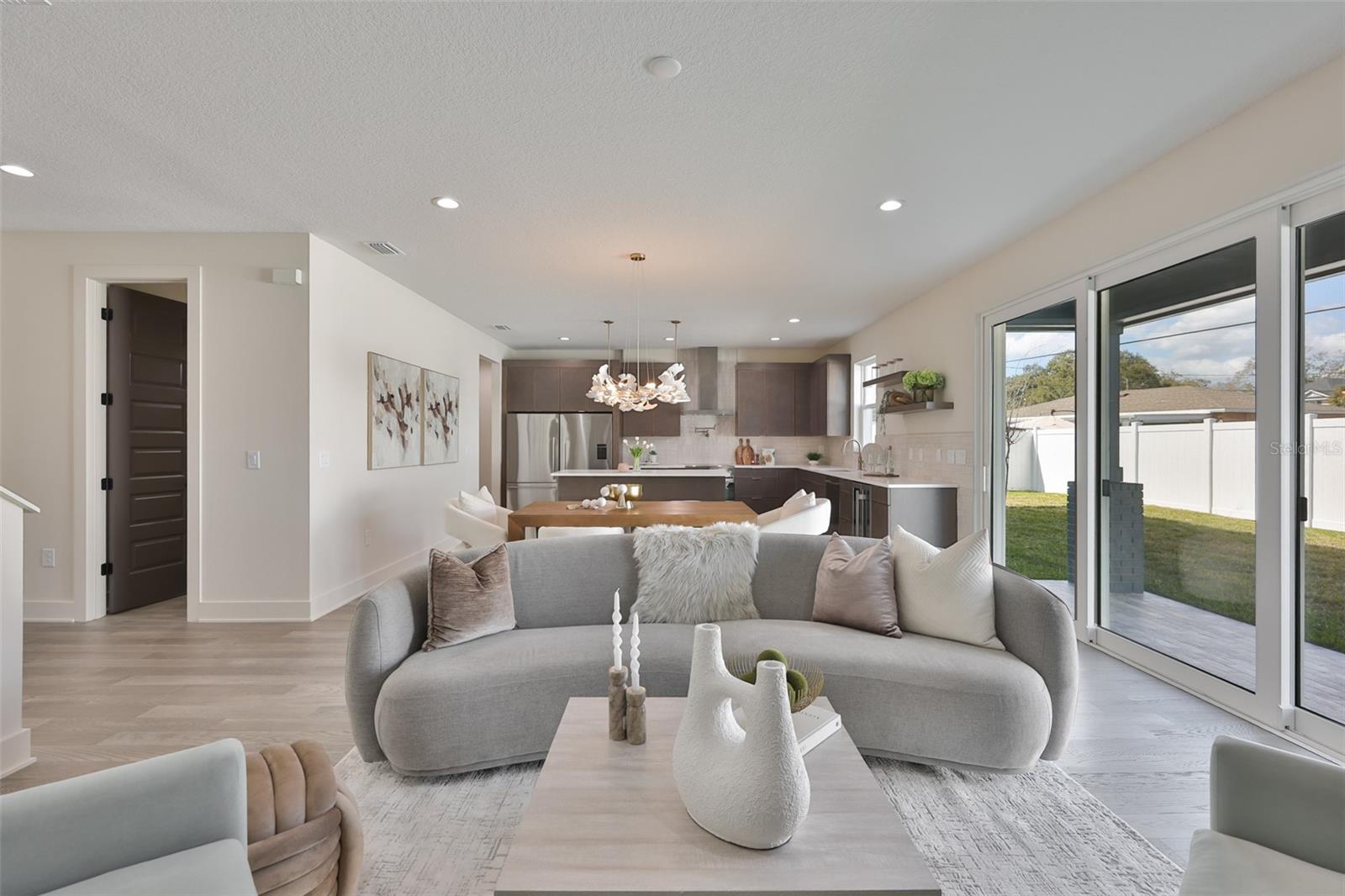 Listing photo id 24 for 3315 Rogers Avenue