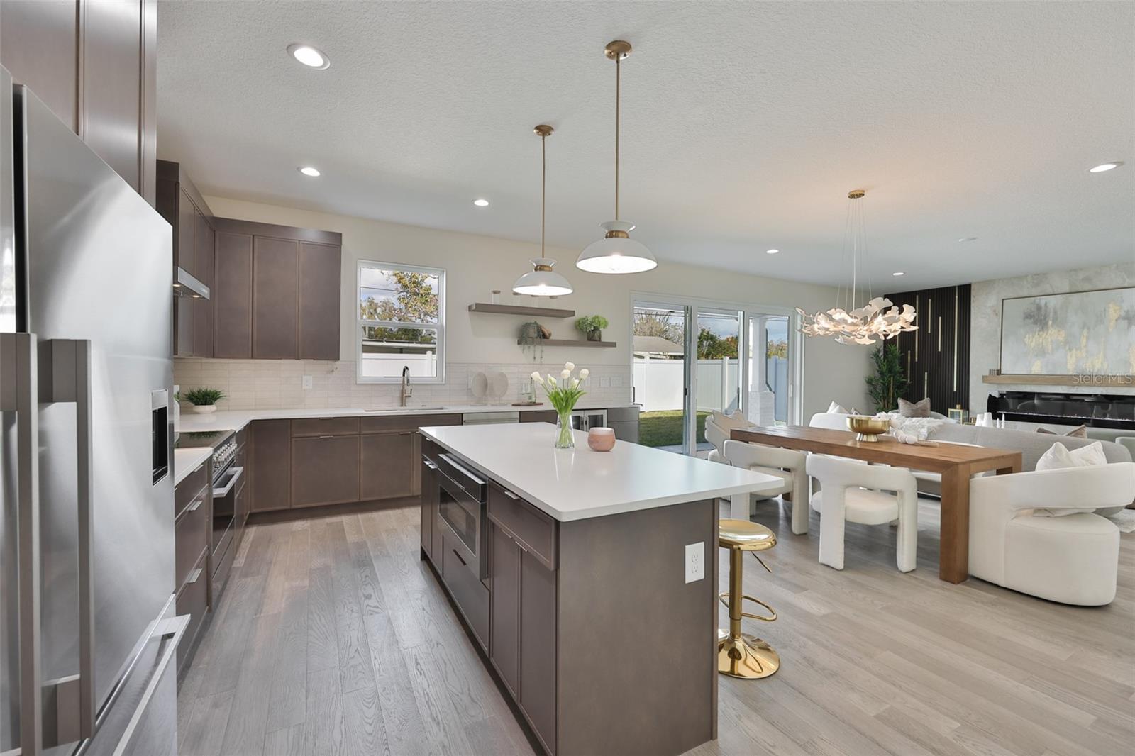 Listing photo id 33 for 3315 Rogers Avenue