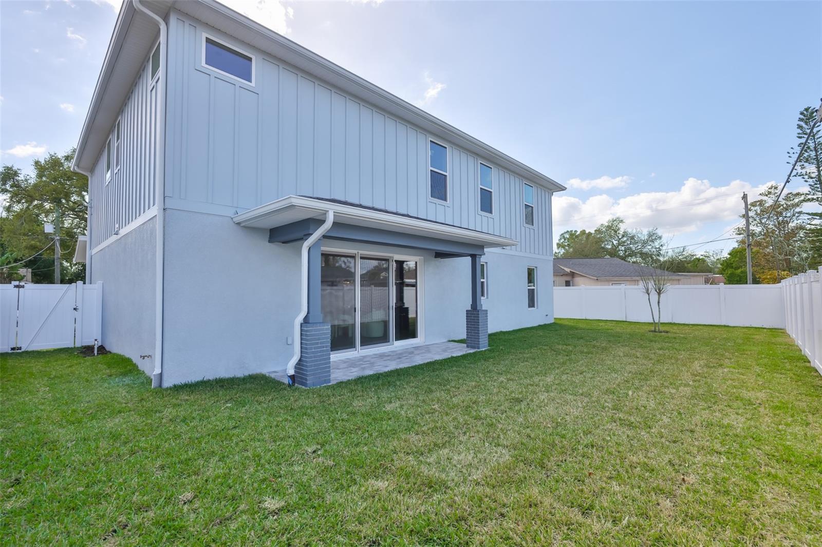 Listing photo id 2 for 3315 Rogers Avenue