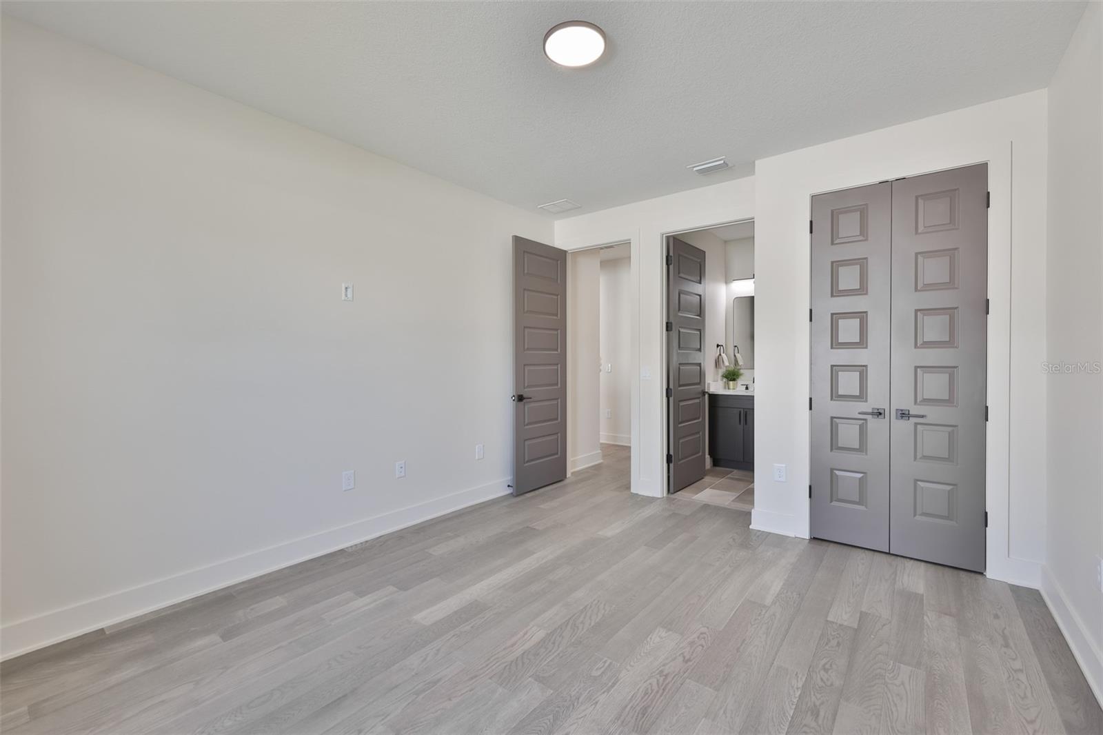 Listing photo id 38 for 3315 Rogers Avenue