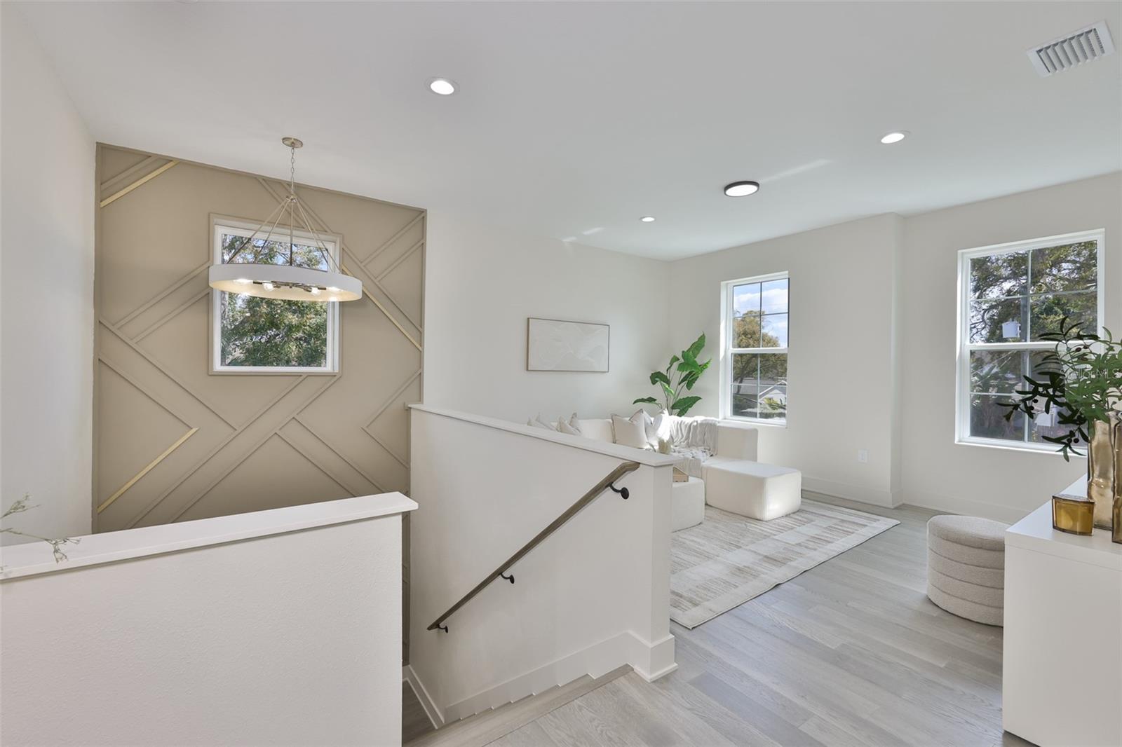 Listing photo id 41 for 3315 Rogers Avenue