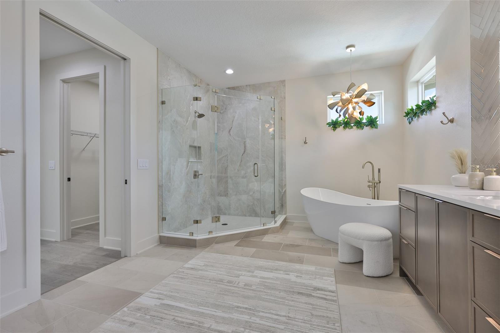 Listing photo id 51 for 3315 Rogers Avenue