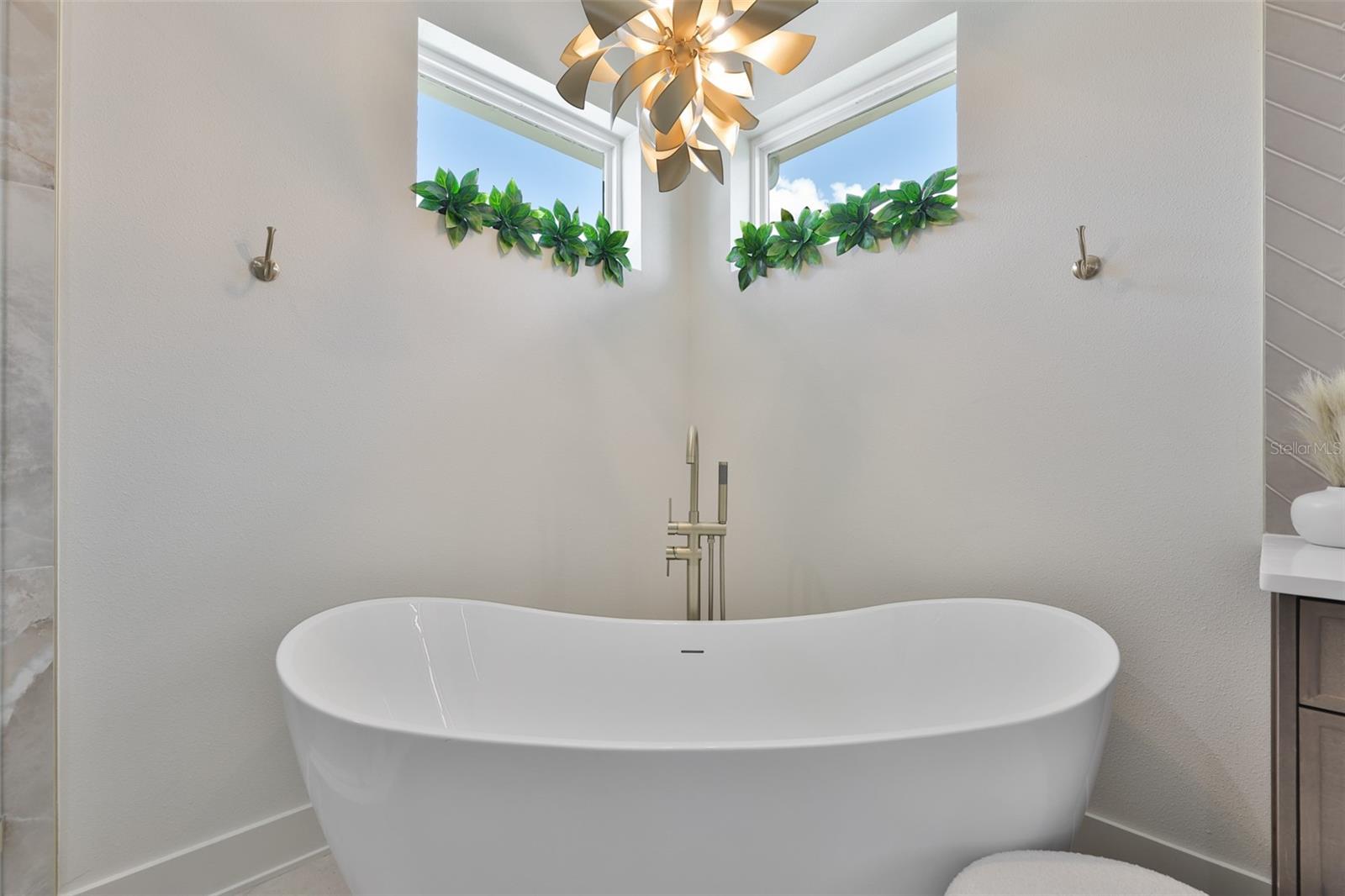 Listing photo id 52 for 3315 Rogers Avenue