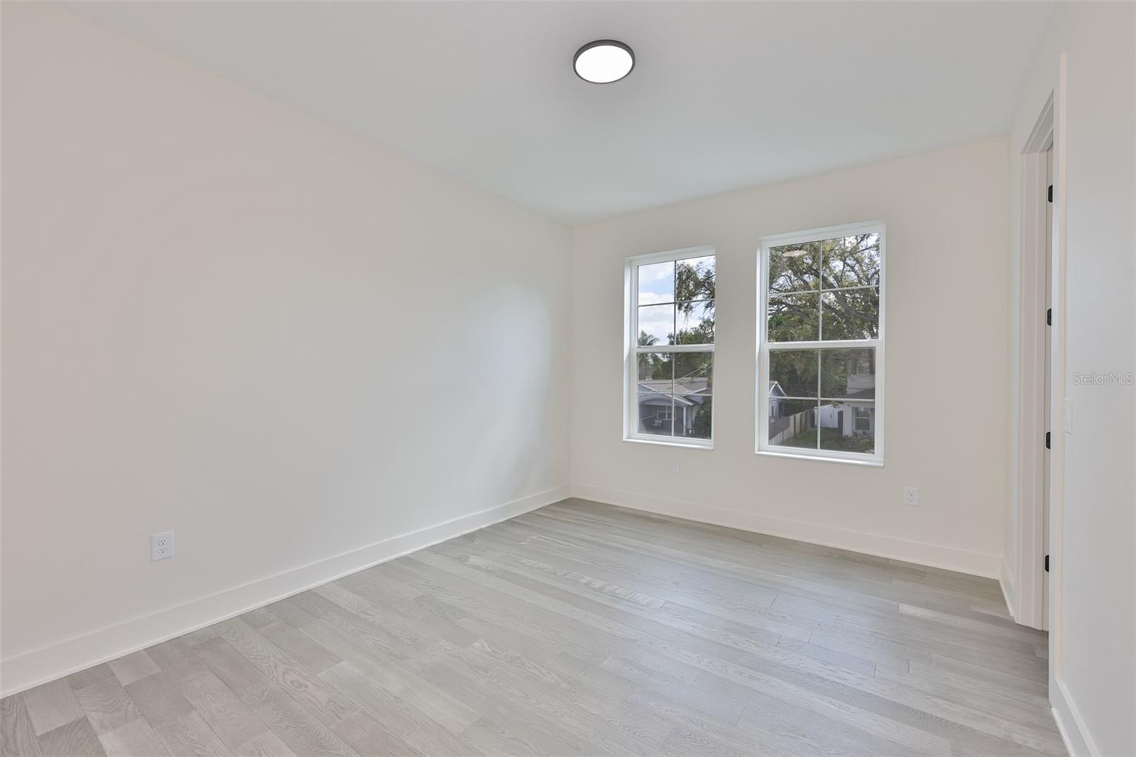 Listing photo id 55 for 3315 Rogers Avenue