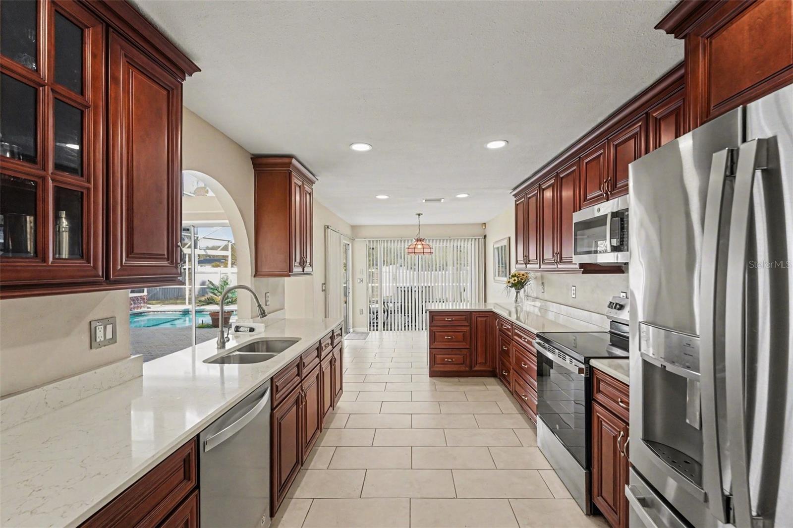 Listing photo id 9 for 2831 Jarvis Circle