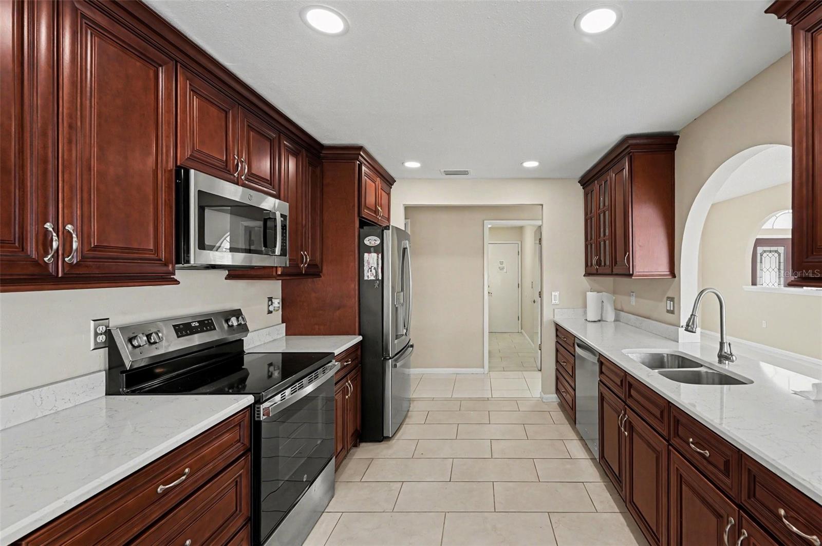 Listing photo id 10 for 2831 Jarvis Circle