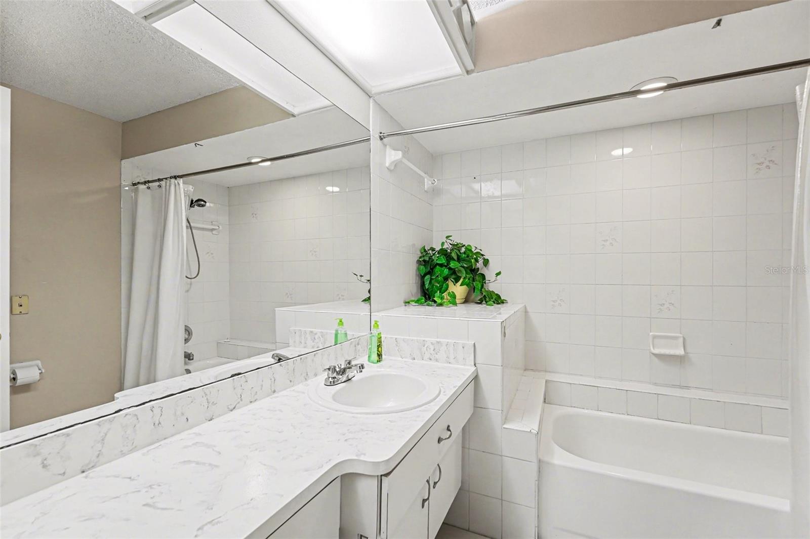 Listing photo id 23 for 2831 Jarvis Circle