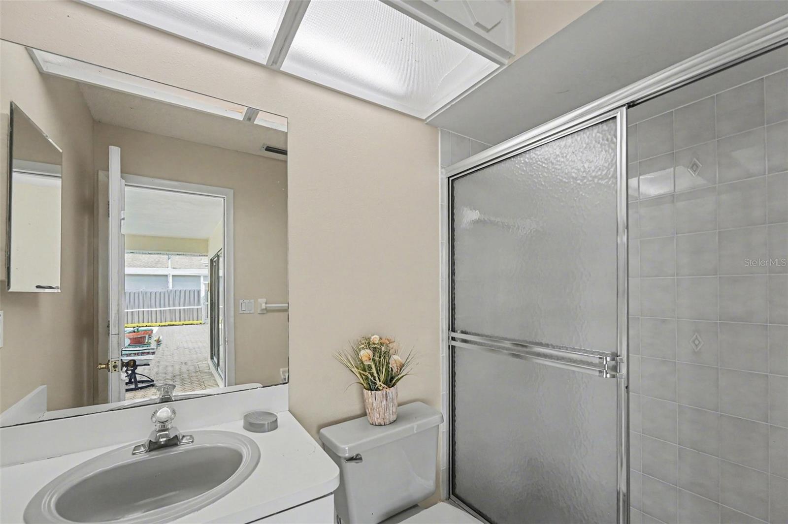 Listing photo id 24 for 2831 Jarvis Circle