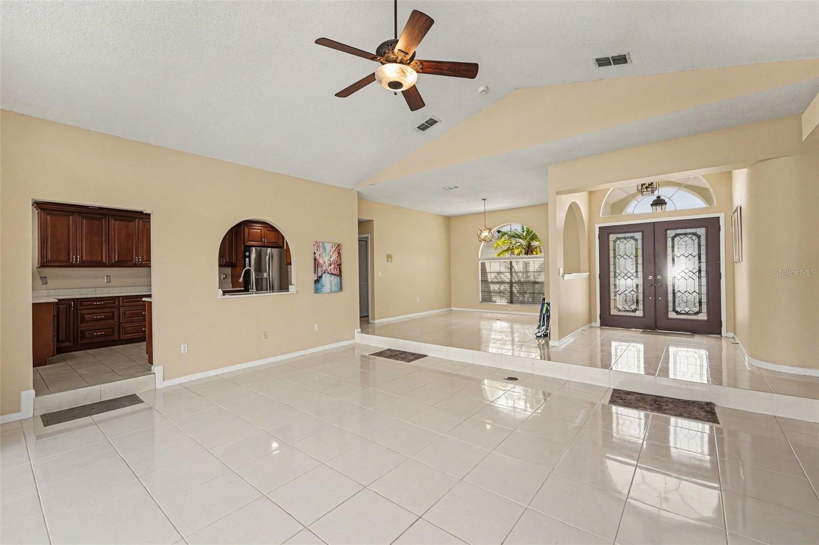 Listing photo id 1 for 2831 Jarvis Circle