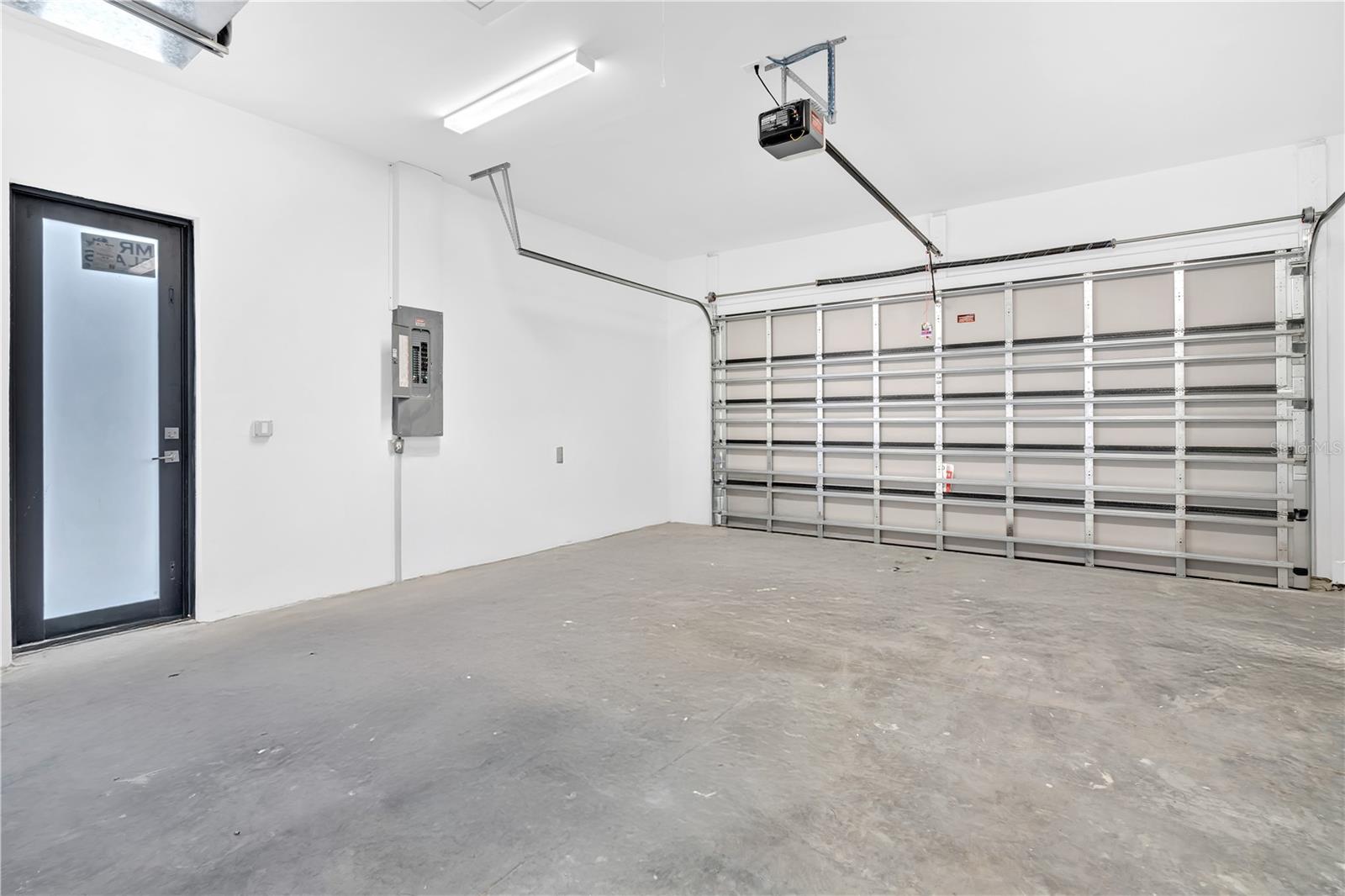 Image 10 of 69 For 10065 Memphis Street