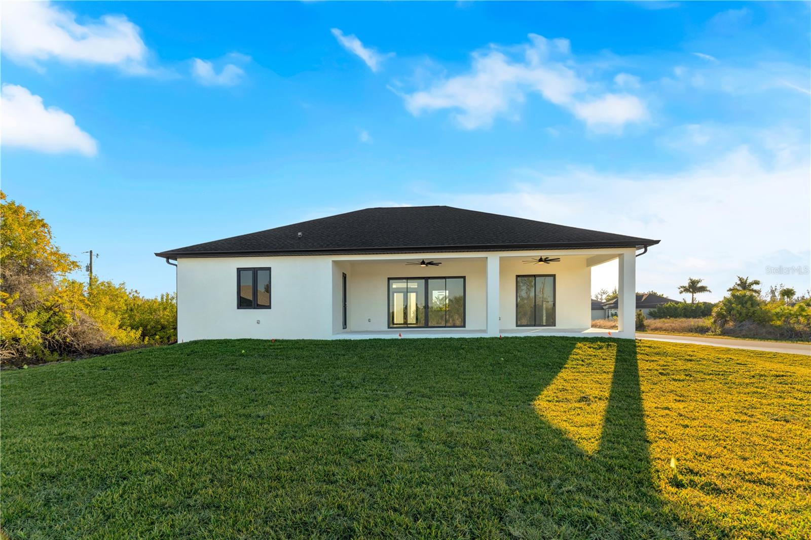 Image 12 of 69 For 10065 Memphis Street