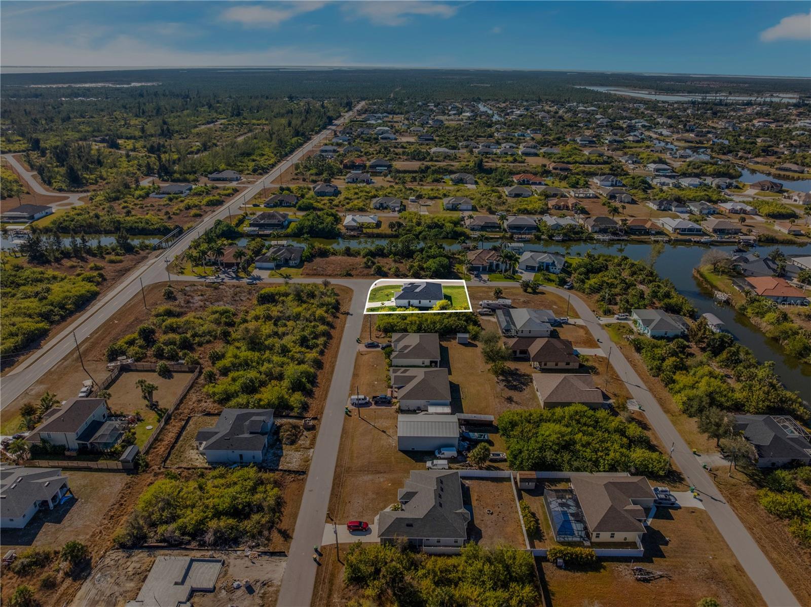 Image 16 of 69 For 10065 Memphis Street