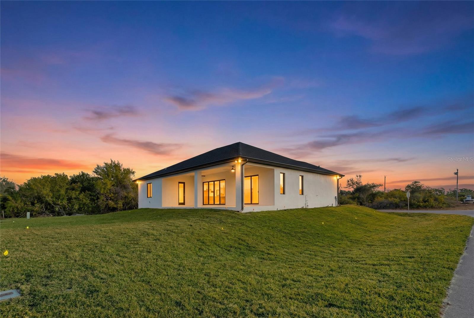 Image 19 of 69 For 10065 Memphis Street