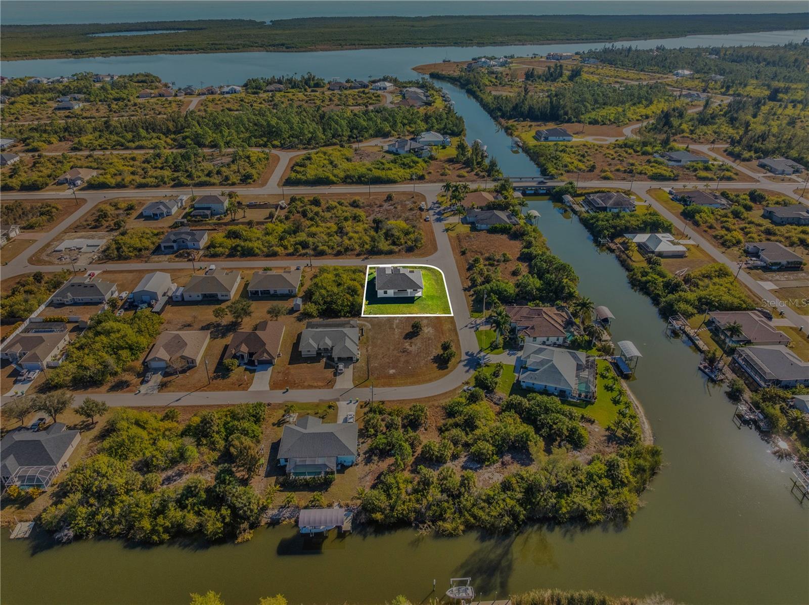 Image 21 of 69 For 10065 Memphis Street