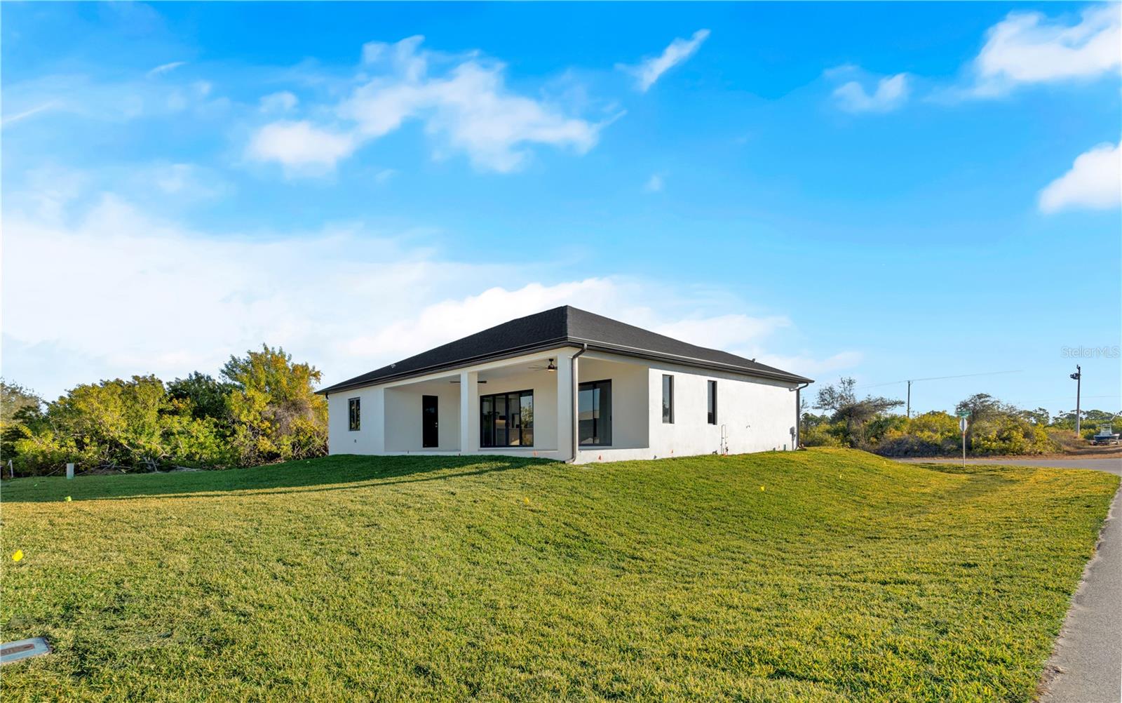 Image 29 of 69 For 10065 Memphis Street