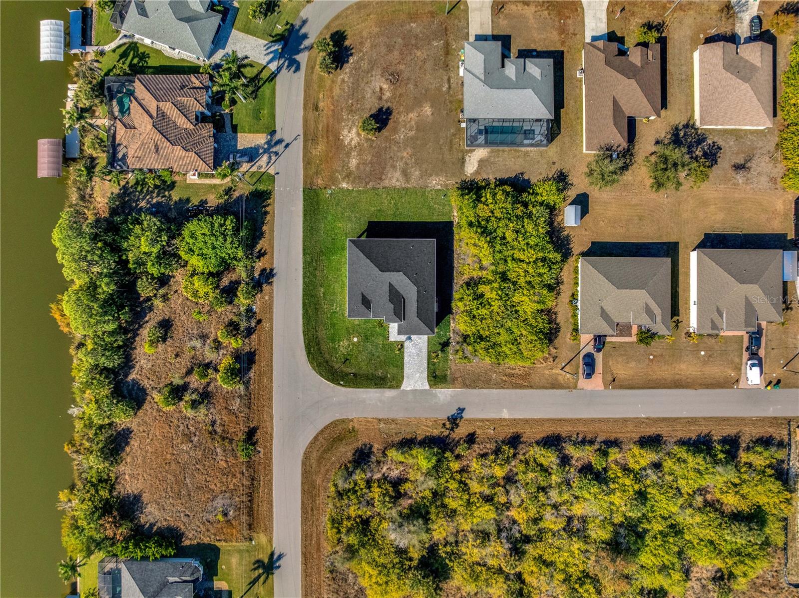 Image 32 of 69 For 10065 Memphis Street