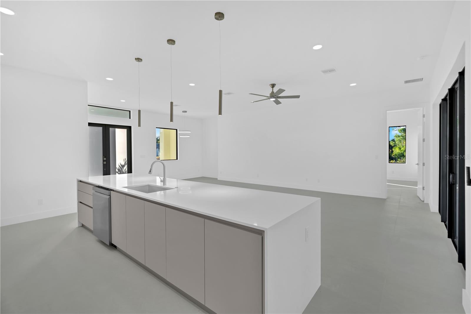 Image 35 of 69 For 10065 Memphis Street