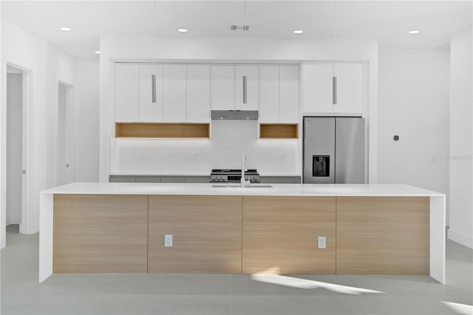 Image 38 of 69 For 10065 Memphis Street