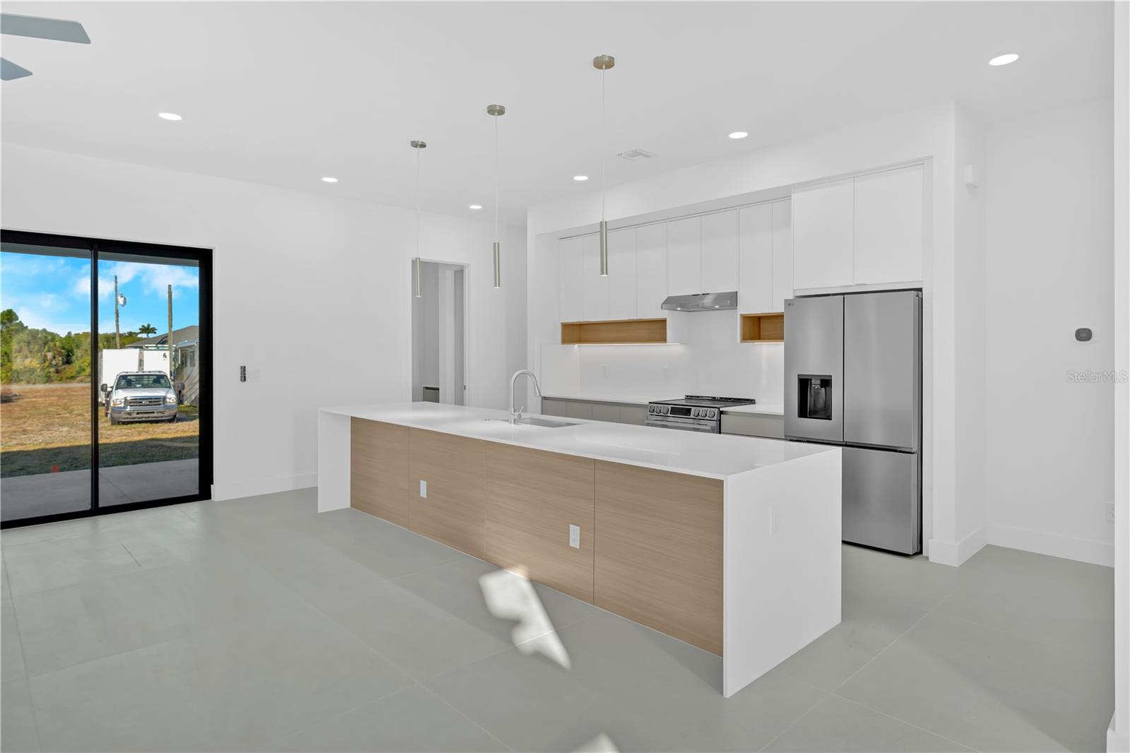 Image 39 of 69 For 10065 Memphis Street