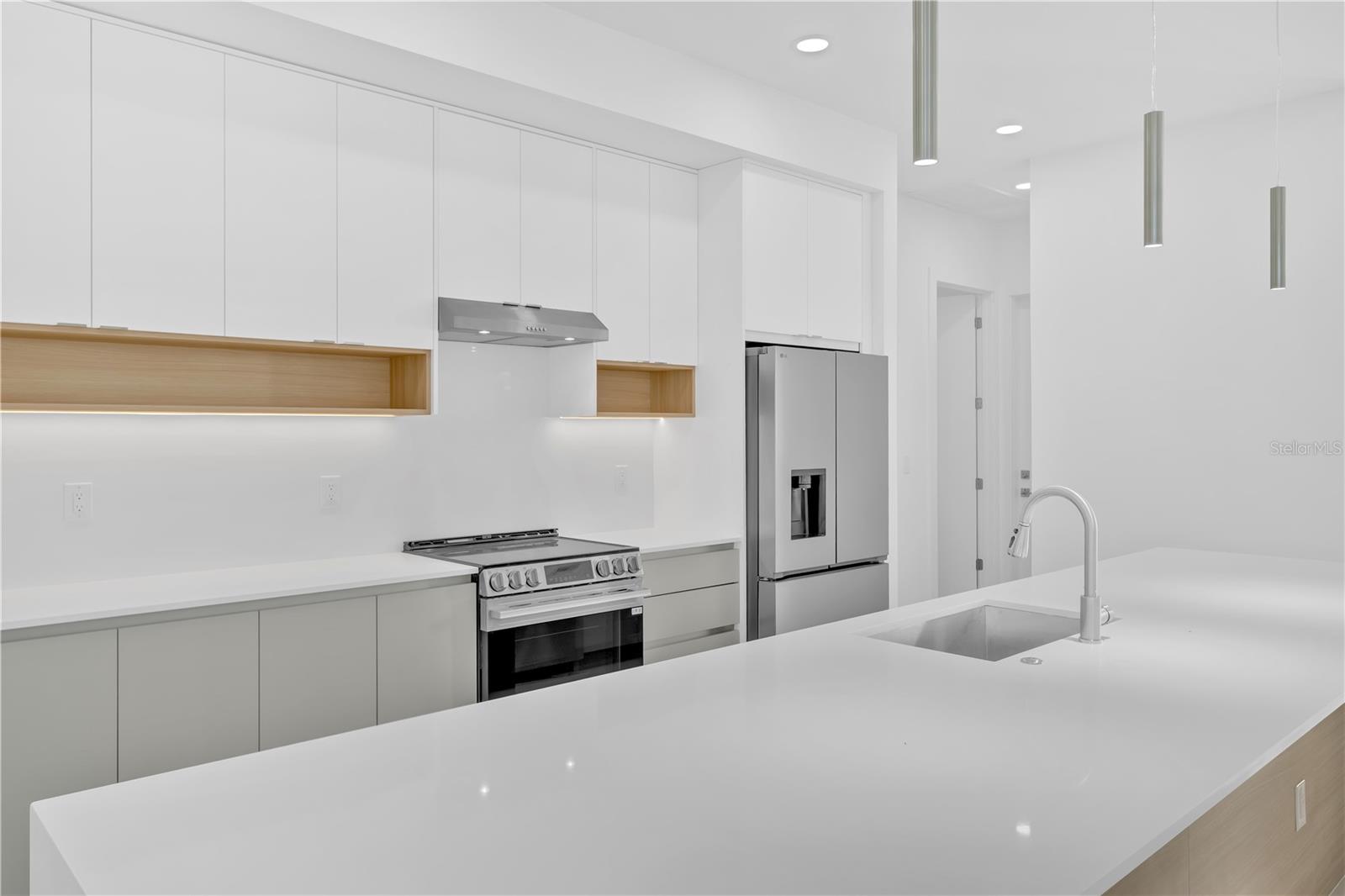 Image 40 of 69 For 10065 Memphis Street