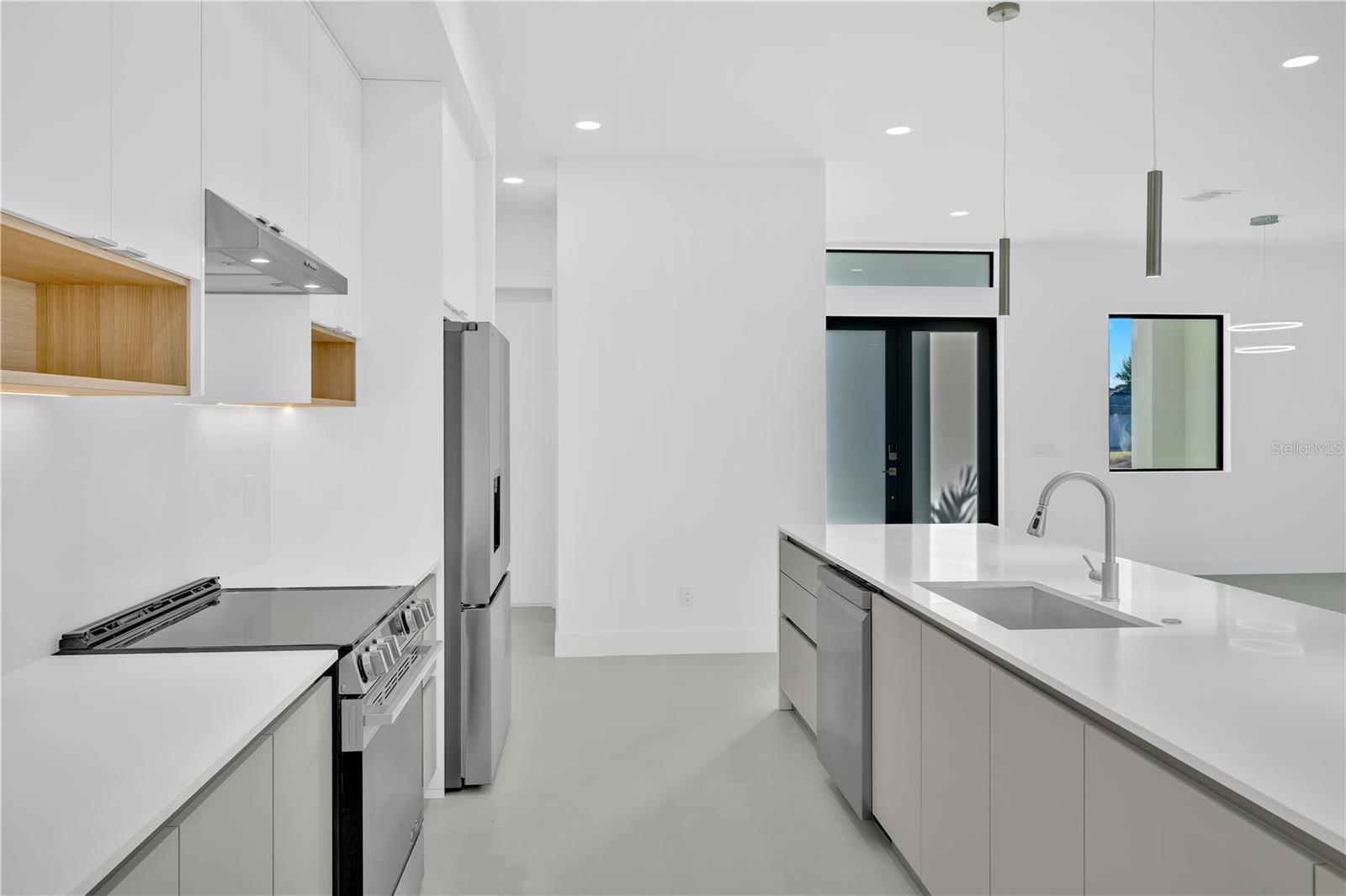 Image 41 of 69 For 10065 Memphis Street