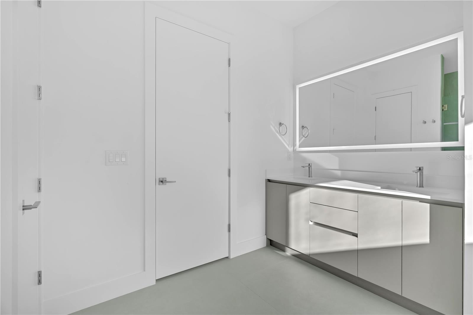 Image 48 of 69 For 10065 Memphis Street