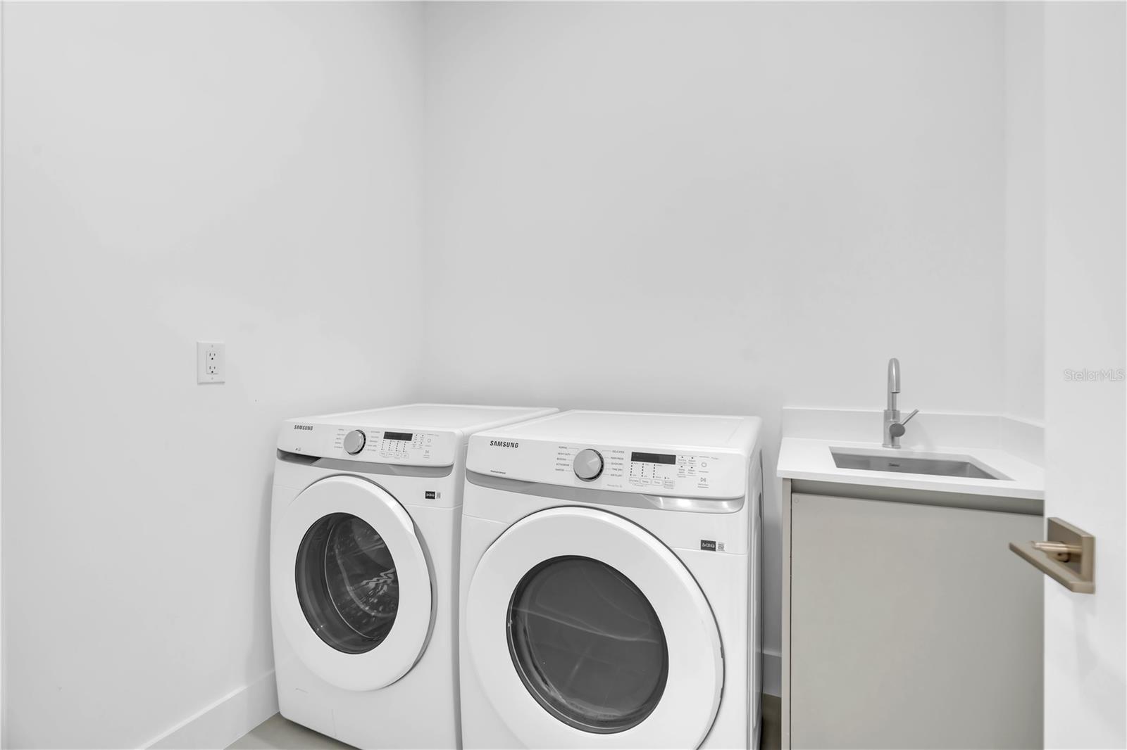 Image 51 of 69 For 10065 Memphis Street