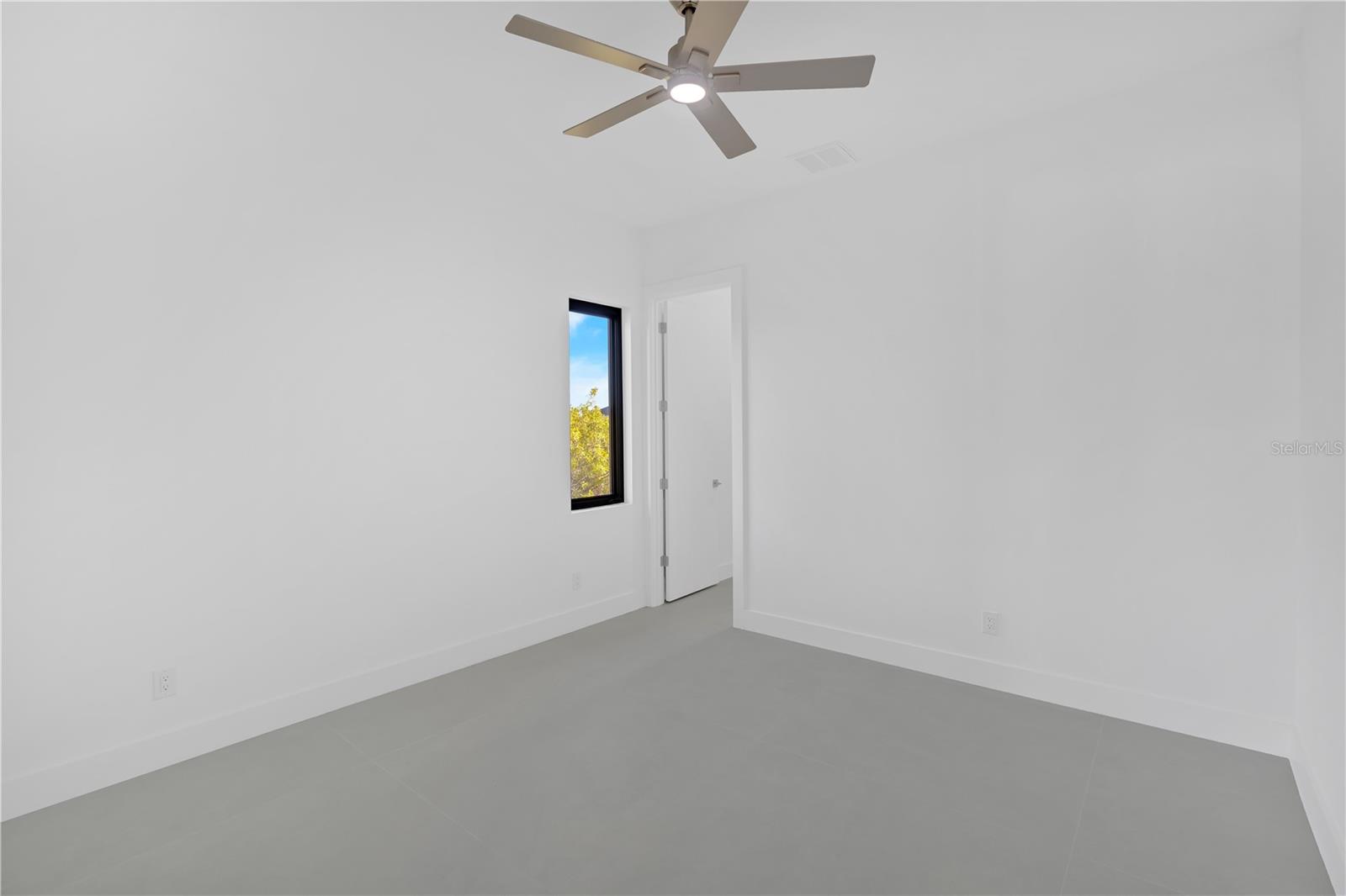 Image 61 of 69 For 10065 Memphis Street