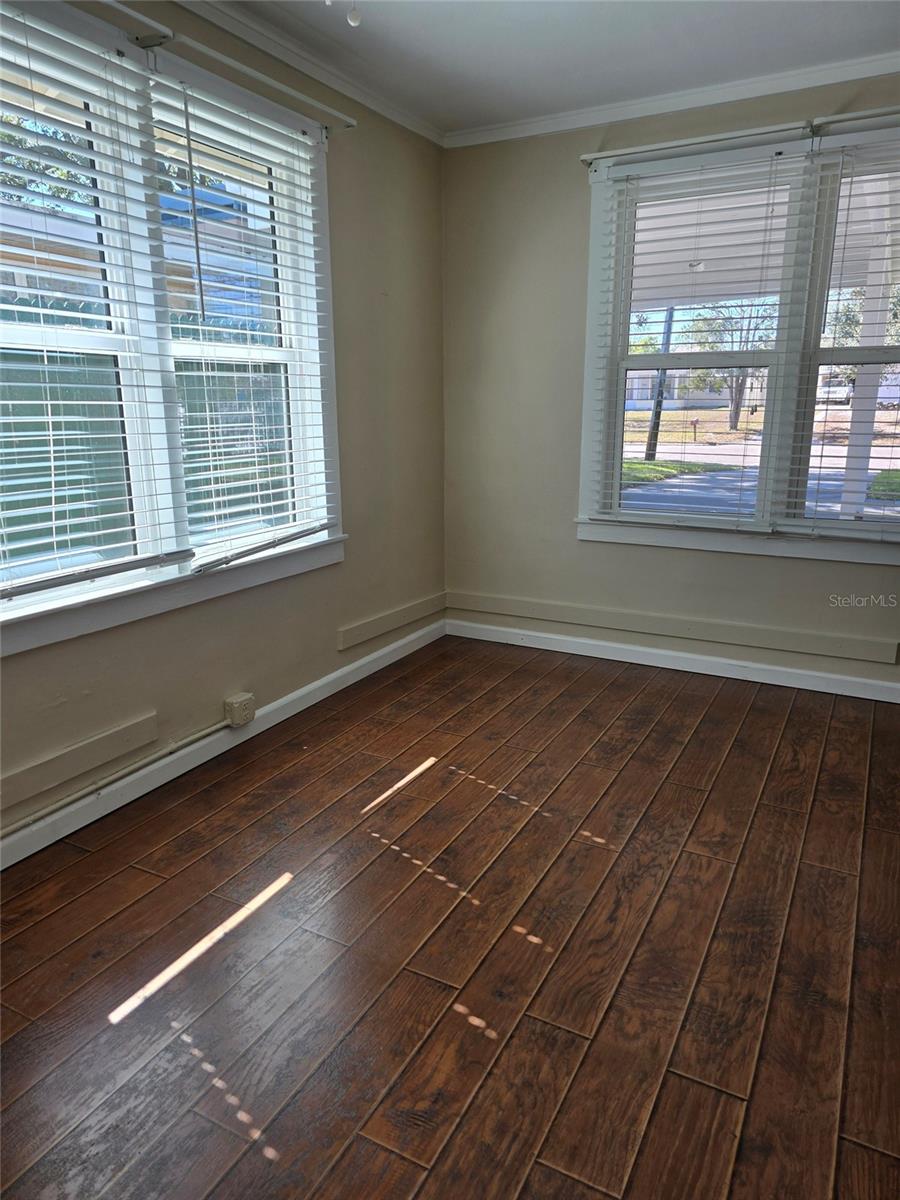 Image 12 of 20 For 533 Glenwood Avenue