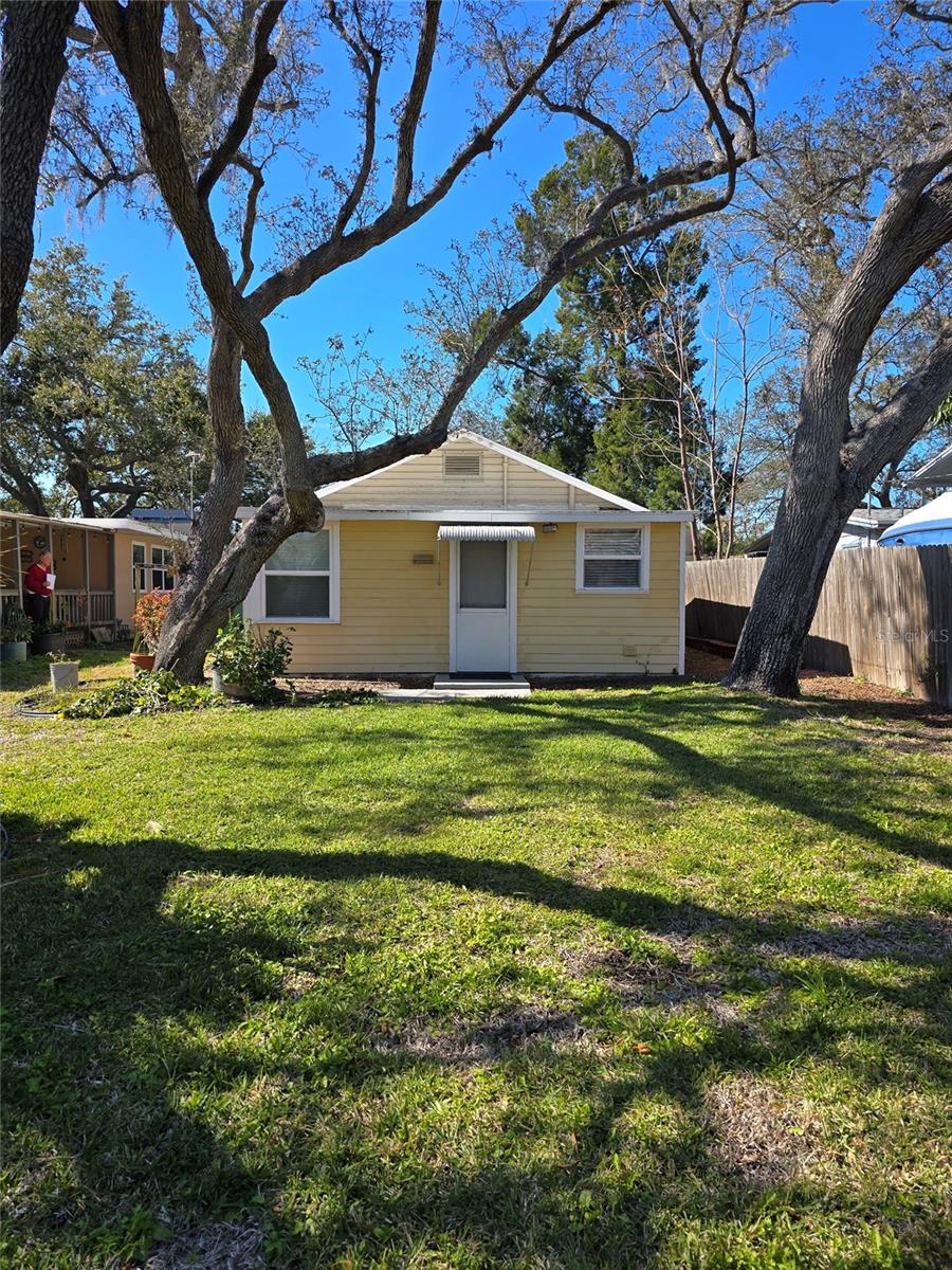 Image 4 of 20 For 533 Glenwood Avenue