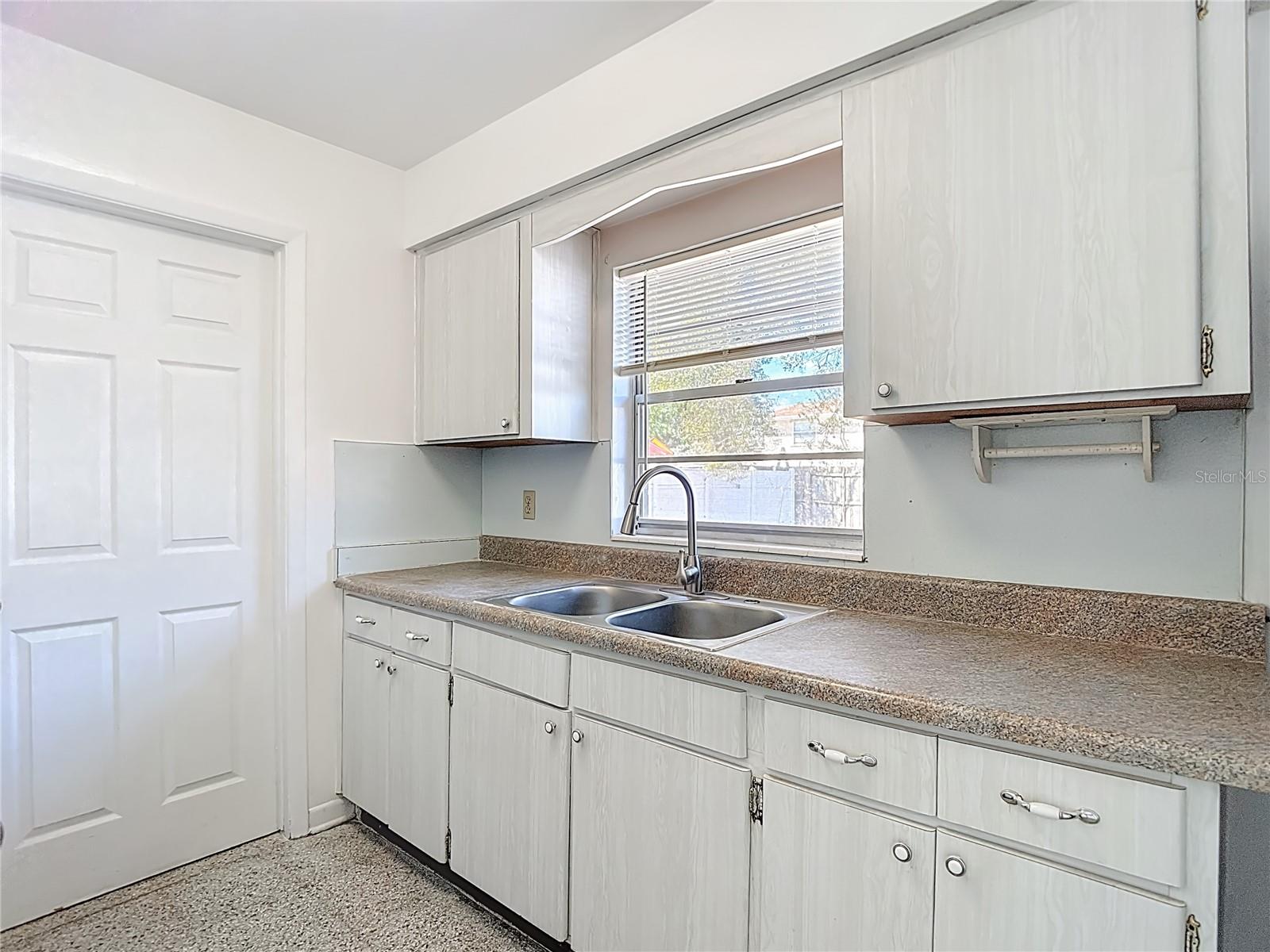 Image 16 of 45 For 7717 Hiawatha Street