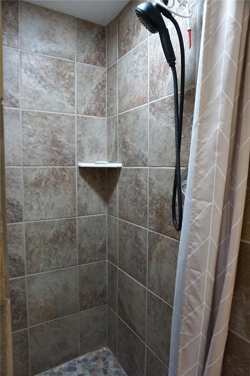 Image 15 of 34 For 6522 Woodland Boulevard N