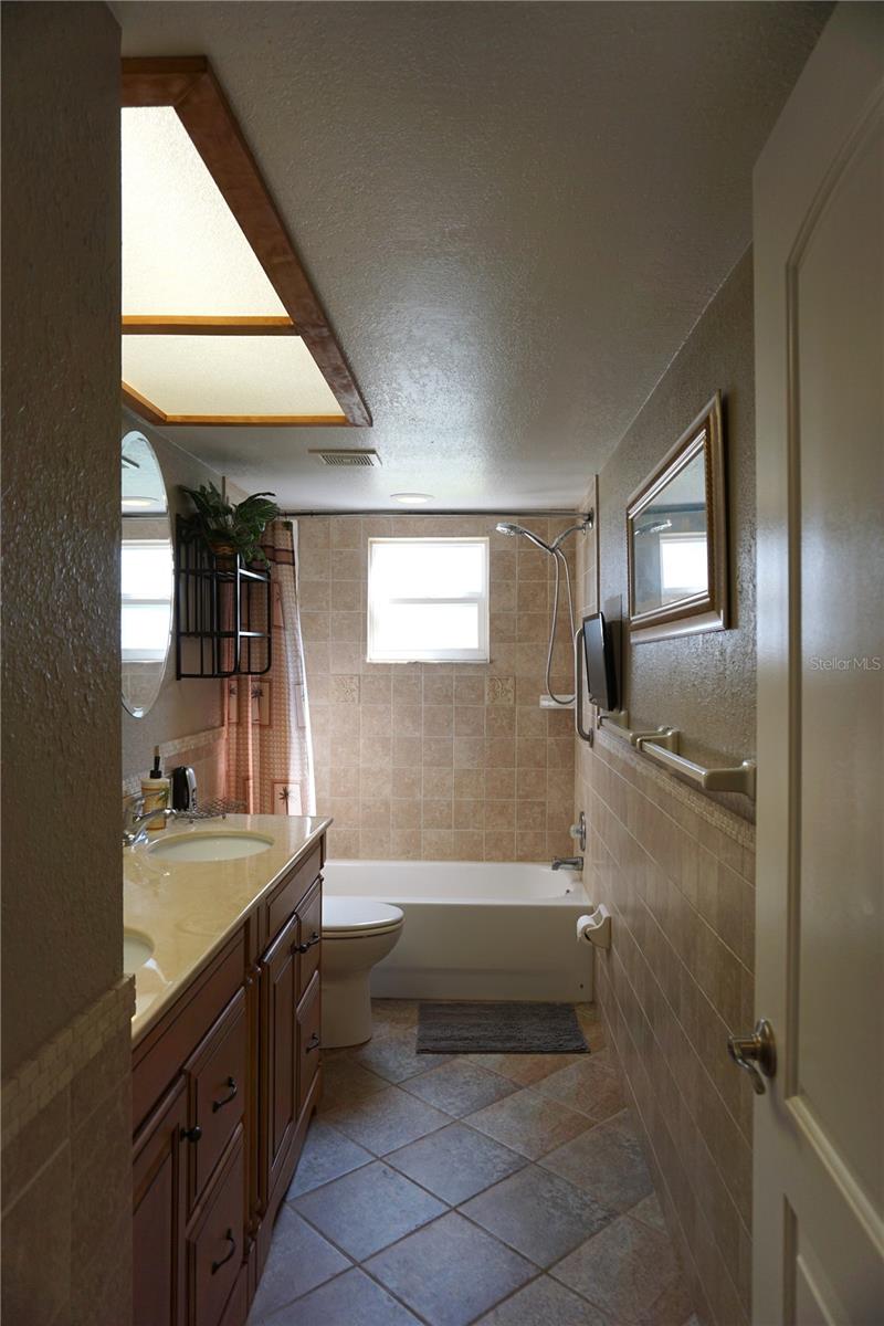 Image 22 of 34 For 6522 Woodland Boulevard N