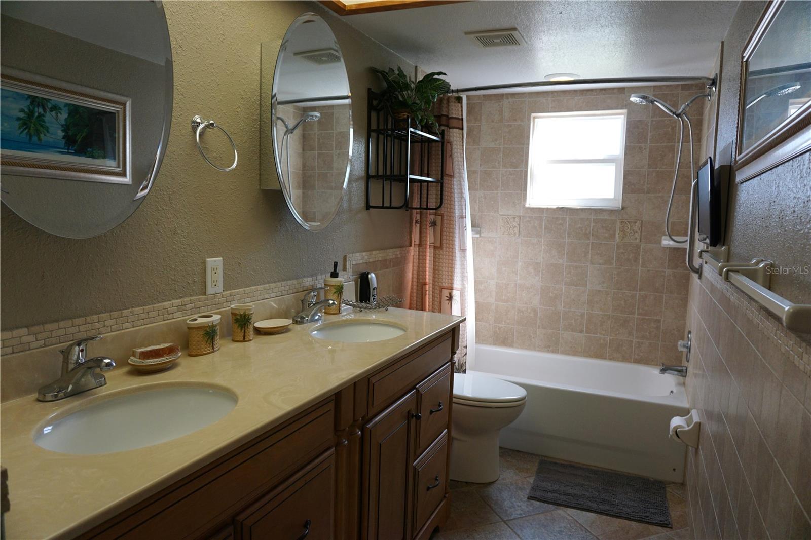 Image 23 of 34 For 6522 Woodland Boulevard N