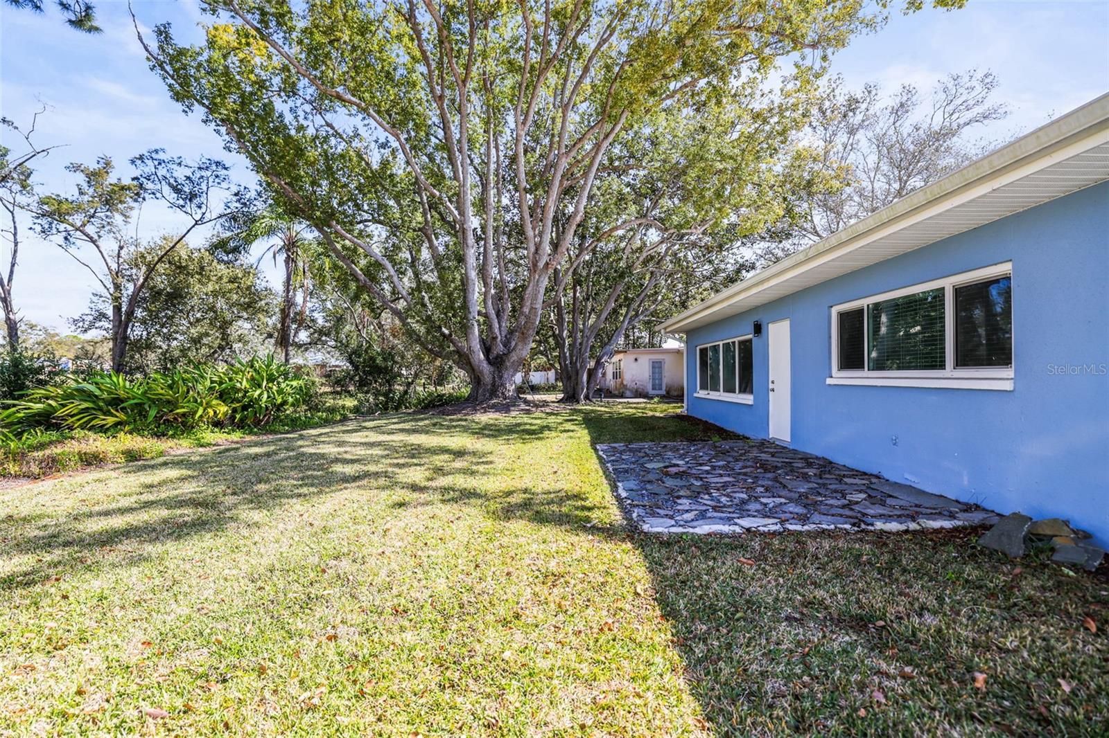 Image 34 of 44 For 1042 Idlewild Drive N