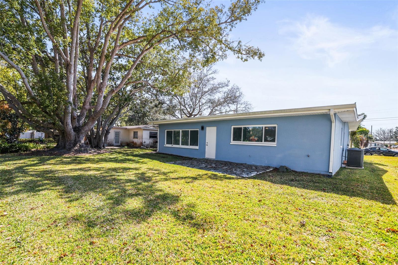 Image 39 of 44 For 1042 Idlewild Drive N