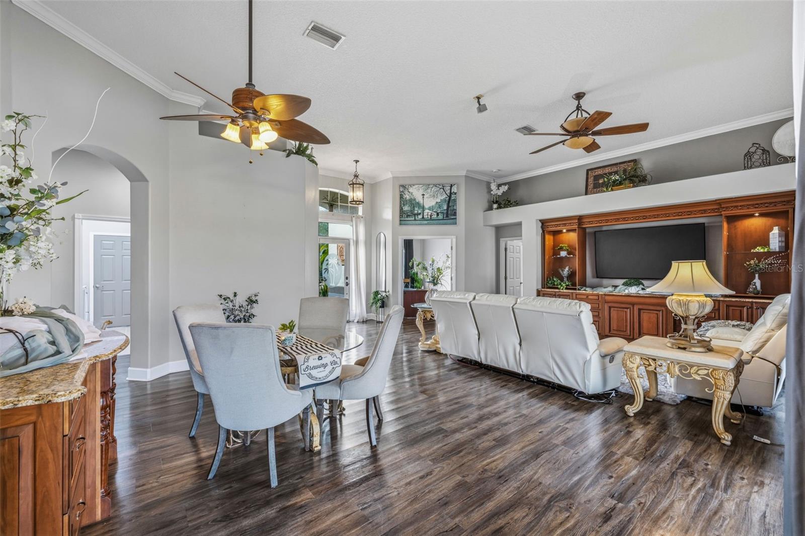 Listing photo id 10 for 5002 Hartwell Loop