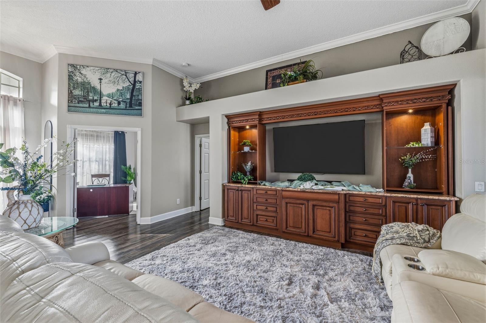 Listing photo id 11 for 5002 Hartwell Loop