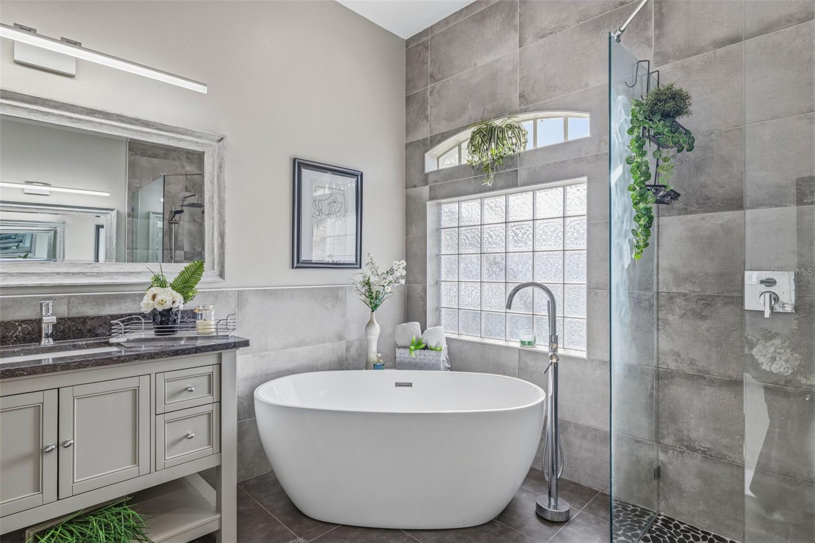 Listing photo id 23 for 5002 Hartwell Loop