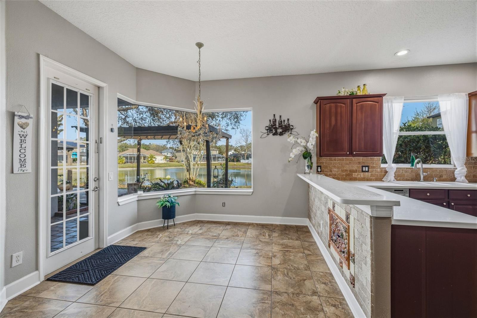 Listing photo id 4 for 5002 Hartwell Loop