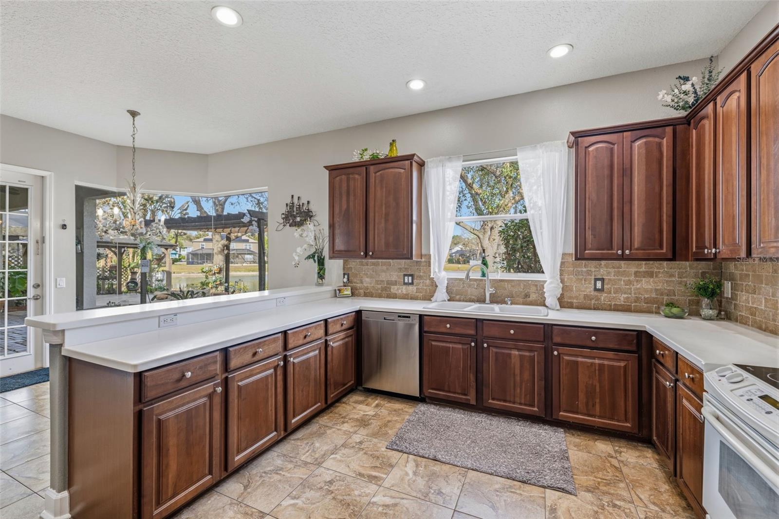 Listing photo id 6 for 5002 Hartwell Loop