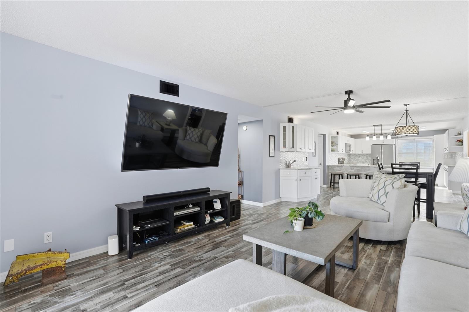 Image 15 of 40 For 1009 46th Lane 104