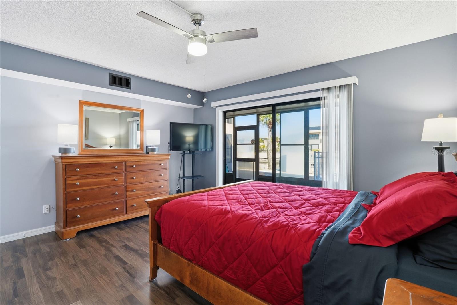 Image 18 of 40 For 1009 46th Lane 104