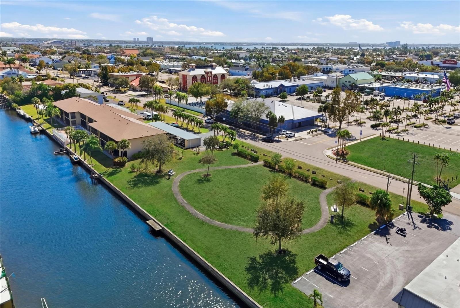 Image 33 of 40 For 1009 46th Lane 104