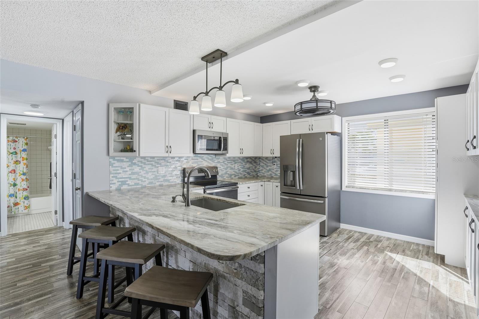 Image 5 of 40 For 1009 46th Lane 104