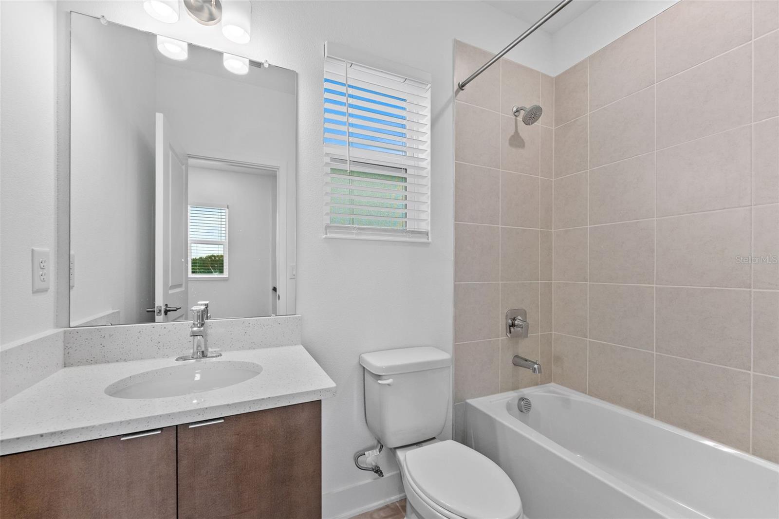 Image 24 of 29 For 1922 Fig Street 2