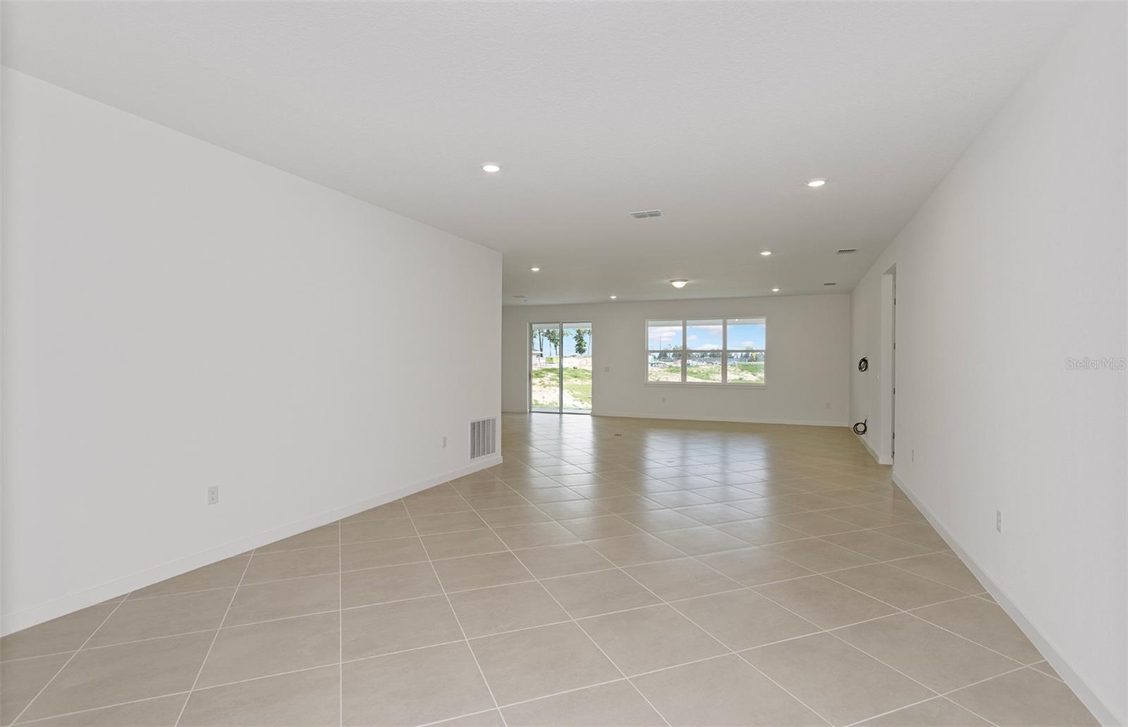 Listing photo id 9 for 9738 Autumn Ridge Avenue