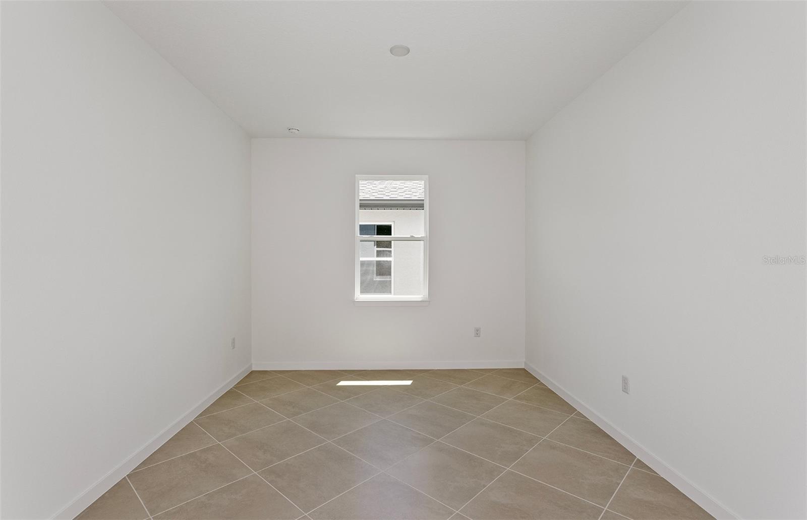 Listing photo id 13 for 9738 Autumn Ridge Avenue